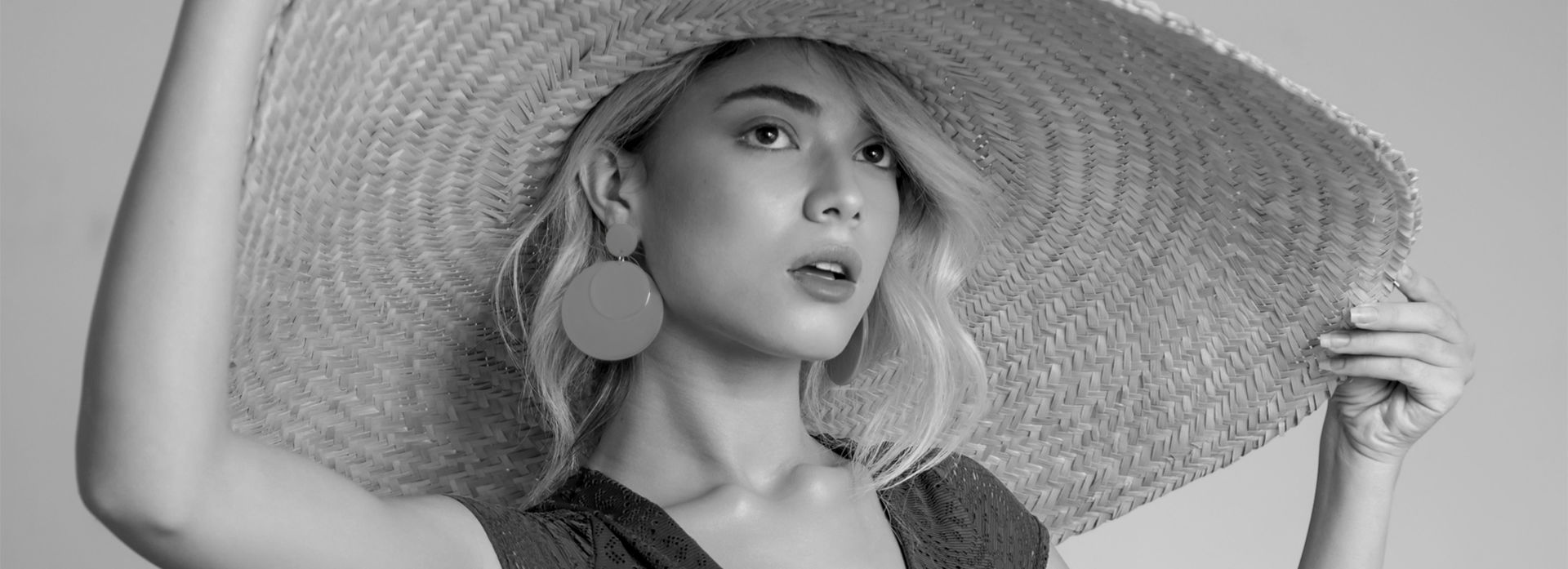 Foto Fotografia - Mulher sensual, sem timidez ou julgamento Foto Fotografia - Mulher sensual, sem timidez ou julgamento - Imagem 0